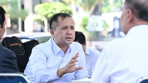 Direktur Jenderal Pengembangan Ekonomi dan Pemberdayaan Masyarakat Transmigrasi, Velix Wanggai, saat memberikan keterangan resmi terkait kebijakan program transmigrasi di Kalimantan Barat.