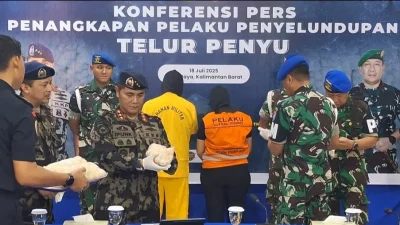 Jajaran Kementerian Kelautan dan Perikanan (KKP) bersama Kodam XII/Tanjungpura saat menggelar konferensi pers. (Dok. Ist)