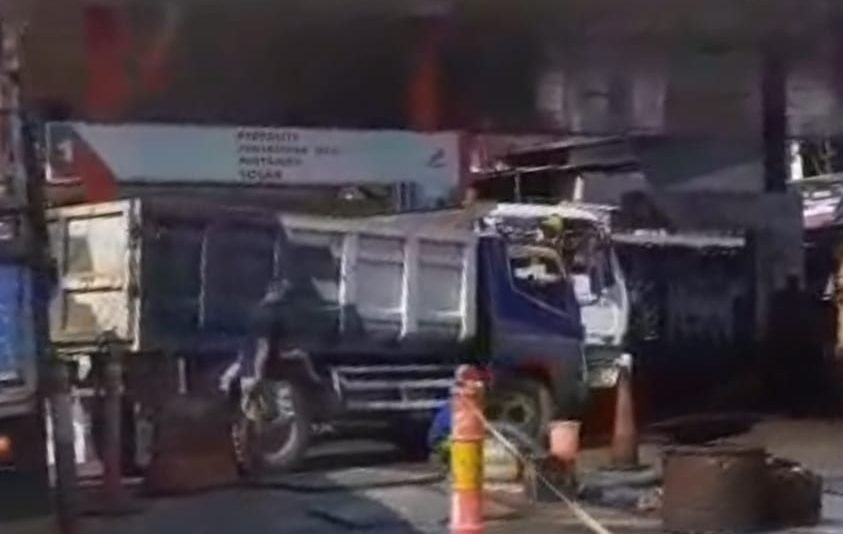 "Pantauan Faktakalbar.id di sejumlah Stasiun Pengisian Bahan Bakar Umum (SPBU) kawasan Pontianak Utara, Selasa (22/7/2025), mengungkap praktik pengisian berulang oleh truk-truk modifikasi."