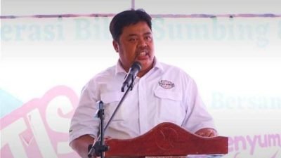 Kepala Dinas Kesehatan Kabupaten Sambas, Ganjar Eko Prabowo, saat memberikan imbauan kepada masyarakat untuk waspada terhadap penyakit ISPA dan diare selama musim kemarau.