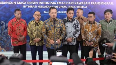 Menteri Transmigrasi, M. Iftitah Sulaiman Suryanagara, saat memberikan arahan dalam Rapat Kerja Teknis Ketransmigrasian Nasional di Bali, Senin (28/7/2025).