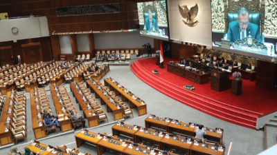 Delapan fraksi di DPR memberikan respons beragam terhadap putusan MK yang memerintahkan pemisahan pemilu nasional dan lokal. Ada yang tegas menolak, juga memberi sinyal dukungan. (Dok. Ist)