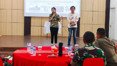 Wali Kota Singkawang, Tjhai Chui Mie, dan Wakil Wali Kota Muhammadin saat menghadiri acara Ramah Tamah bersama peserta program pembentukan karakter pelajar dan remaja di Aula Rumah Dinas Wali Kota, Sabtu (05/07/2025). (Dok. Istimewa)