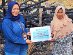 Bank Kalbar Salurkan Bantuan untuk Guru Ngaji Korban Kebakaran di Sambas