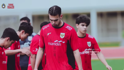 Pemain Timnas Indonesia U-23 menjalani sesi latihan resmi jelang laga perdana melawan Brunei Darussalam di Piala AFF U-23 2025. Foto: Tangkapan layar YouTube Timnas Indonesia