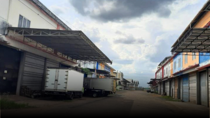 Area pergudangan Extra Joss di Jalan Parit Haji Muksin 2, lokasi tanah yang dilaporkan mengalami sengketa oleh ahli waris mantan Wakil Wali Kota Pontianak. (Dok. Faktakalbar.id)