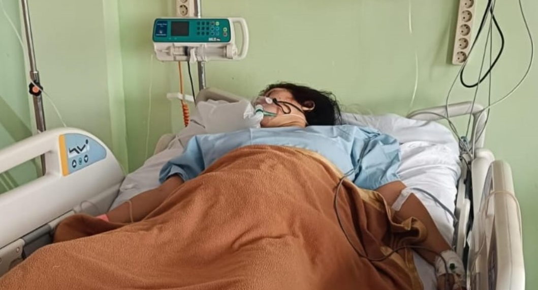 Olyvia Citra saat menjalani perawatan intensif di RSUD Sultan Syarif Mohamad Alkadrie, usai ditikam oleh mantan suami sirinya, Selasa (29/07/2025). (Dok. Ist)