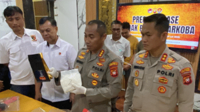 Barang bukti sabu seberat tiga kilogram yang dibungkus dalam kemasan kopi, diamankan oleh Polresta Pontianak dari dua kurir narkoba. (Dok. Polres Pontianak)