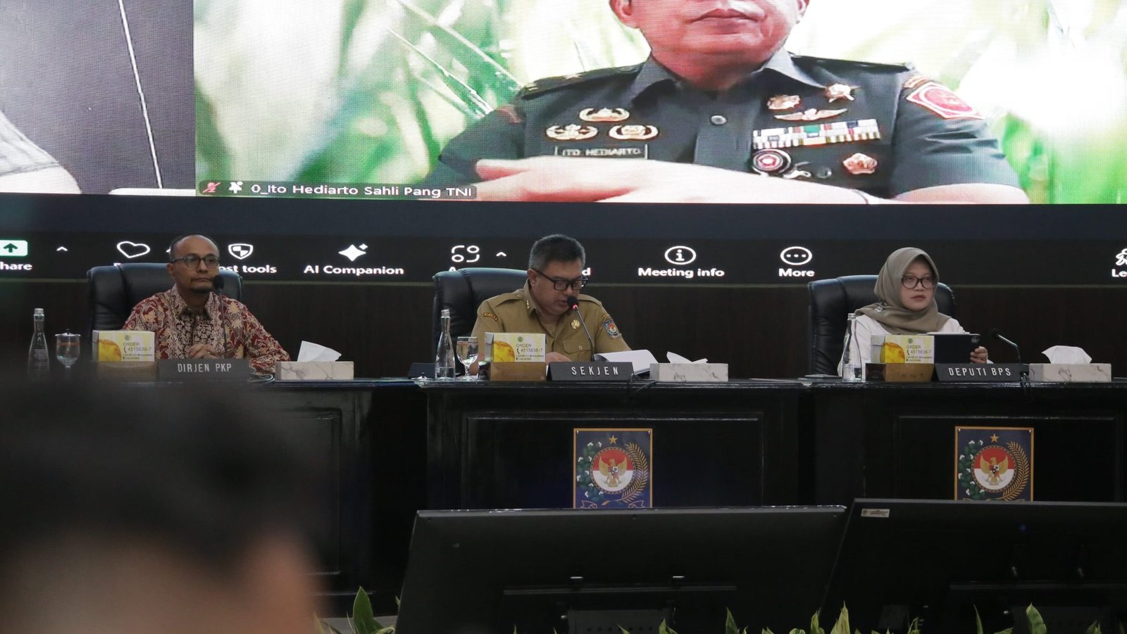 Sekretaris Jenderal Kemendagri, Tomsi Tohir, saat memimpin Rapat Koordinasi Pengendalian Inflasi Daerah secara hybrid dari Kantor Pusat Kemendagri, Jakarta, Selasa (29/7/2025).