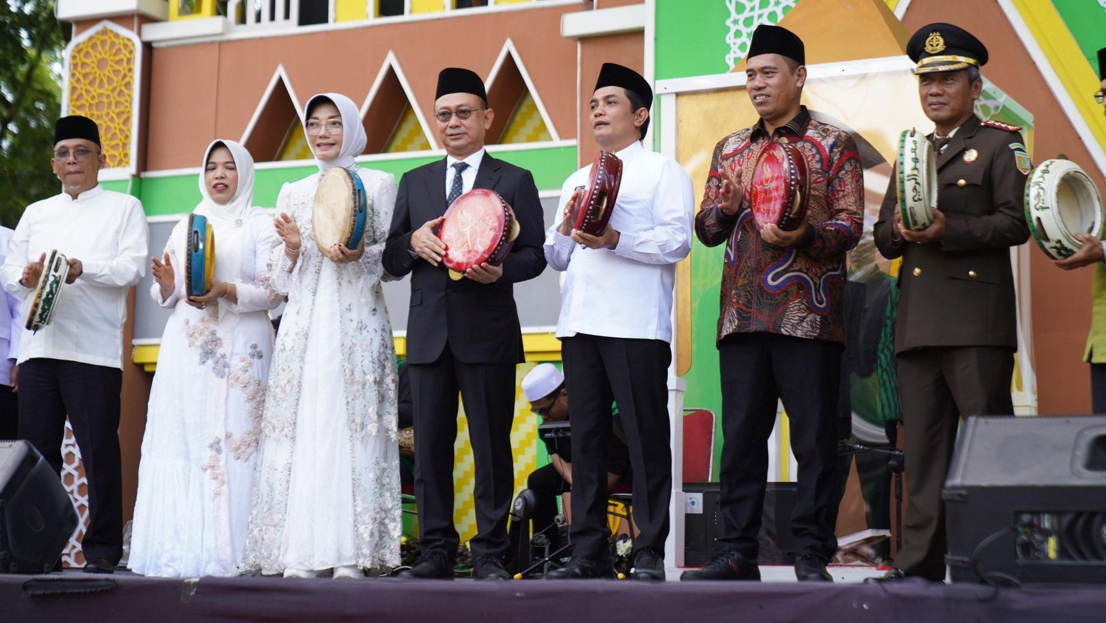 Penabuhan rebana secara simbolis menandai dimulainya MTQ ke-33 Tingkat Kota Pontianak. Foto: HO/Faktakalbar.id