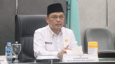 Gubernur Kalbar Ria Norsan bersama jajaran Komisi Informasi Kalbar saat peluncuran Monev Keterbukaan Informasi Publik 2025 di Pontianak. Foto: HO/Faktakalbar.id