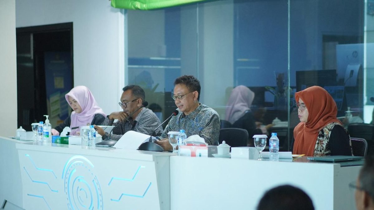 Wali Kota Pontianak Edi Rusdi Kamtono saat memimpin rapat koordinasi Capaian Realisasi Pertumbuhan Ekonomi di Kota Pontianak Triwulan II. Foto: HO/Faktakalbar.id