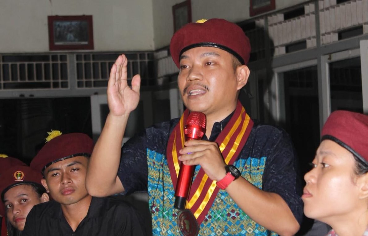 "KOMDA PMKRI Kalbar, Endro Ronianus menyoroti penganggaran kendaraan dinas senilai Rp15 Miliar oleh Pemprov Kalbar di tengah masih banyaknya masyarakat di daerah belum rasakan listrik (Dok. Endro)"