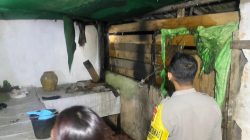 Kondisi dapur rumah kosong milik almarhum A di Dusun Entinuh, Desa Engkahan, Kecamatan Sekayam, setelah dilahap api, Kamis (3/7) malam. (Dok. Ist)