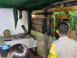 Diduga Dibakar Orang Tak Dikenal, Rumah Kosong di Sekayam Terbakar