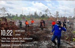Kebakaran hutan dan lahan di Desa Muzoi, Kabupaten Nias Utara, Sumatra Utara, sejak Rabu (2/7) menghanguskan 10 hektar lahan dan hingga Jumat (4/7) sejumlah titik api masih belum padam. Sumber foto: BPBD Kabupaten Nias Utara