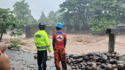 Banjir bandang yang menerjang pemukiman warga di Kabupaten Bulukumba, Provinsi Sulawesi Selatan, Sabtu (5/7). Sumber foto : BPBD Kabupaten Bulukumba