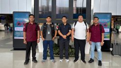 Petugas Imigrasi saat menggiring SZ dibandara dan memastikan proses deportasi berjalan sesuai prosedur. (Dok. Istimewa)