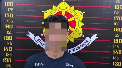VR, kurir SiCepat saat ini tengah ditahan di Polsek Sungai Raya usai dirinya menganiaya seorang lansia berusia 60 tahun (Dok. Polres Kubu Raya)