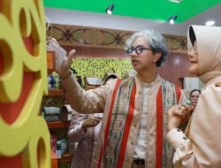 Produk Kerajinan Kalimantan Barat Dapat Pujian dari Desainer Didiet Maulana