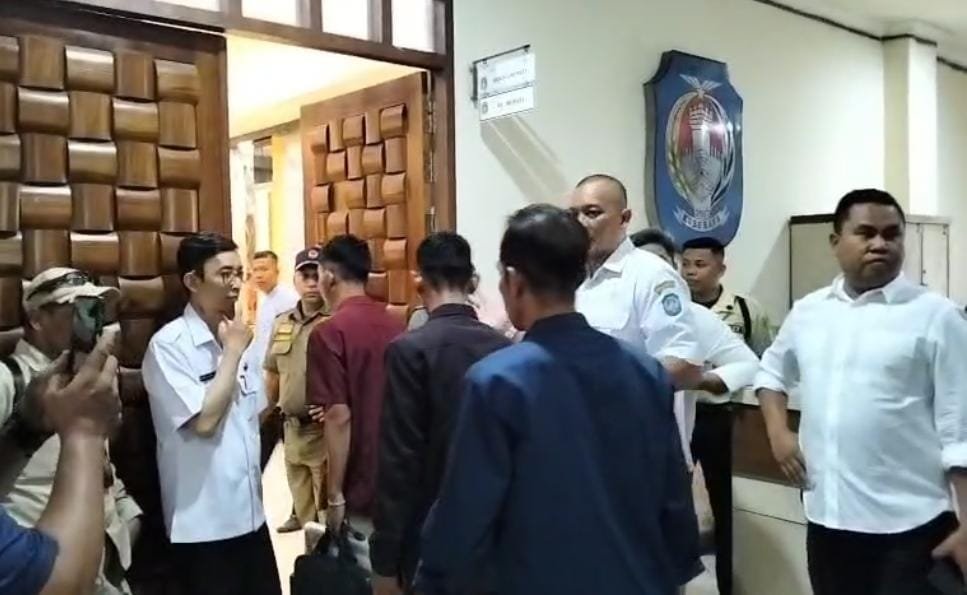 Mediasi ketiga antara warga Desa Sepok Laut dan PT PAL difasilitasi Pemkab Kubu Raya di Gedung Pamong Praja 2. Foto: HO/Faktakalbar.id