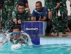 Kodam XII/Tanjungpura Gelar Lomba Renang Dasar Militer Estafet untuk Meriahkan HUT ke-67