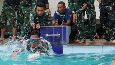 Kodam XII/Tanjungpura Gelar Lomba Renang Dasar Militer Estafet untuk Meriahkan HUT ke-67