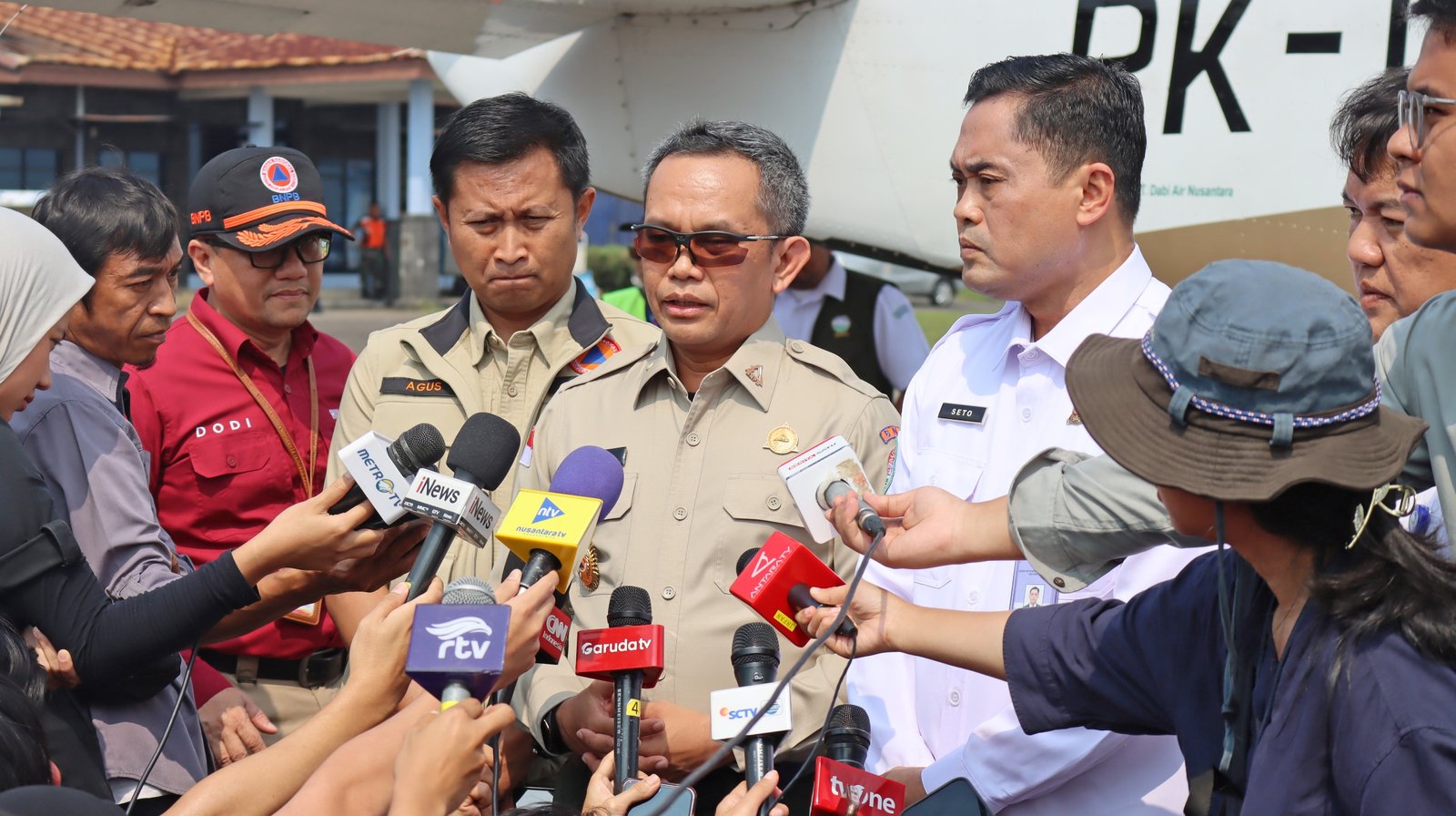 Konferensi pers terkait Operasi Modifikasi Cuaca (OMC) bersama awak media di Lanud Halim Perdanakusuma, Jakarta, Kamis (10/7). Foto: HO/Faktakalbar.id