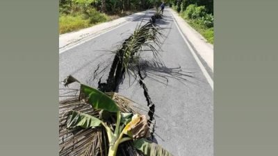 Jalan penghubung Desa Matang Labong dan Desa Serindang alami keretakan. (Dok. Ist)