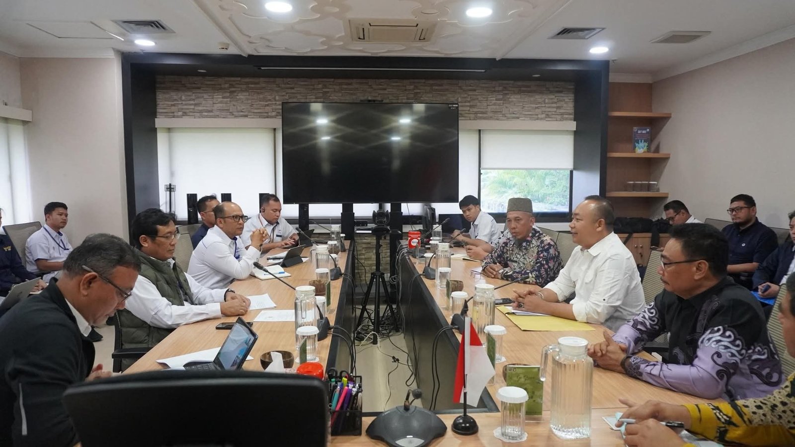 Bupati Ketapang Alexander Wilyo saat audiensi dengan Dirjen Perhubungan Laut Kemenhub RI Muhammad Masyhud di Jakarta, Kamis (10/7/2025). Foto: HO/Faktakalbar.id