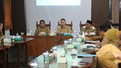 Wali Kota Pontianak Edi Rusdi Kamtono saat memimpin rapat koordinasi dan coffee morning dengan seluruh Kepala Perangkat Daerah. Foto: HO/Faktakalbar.id