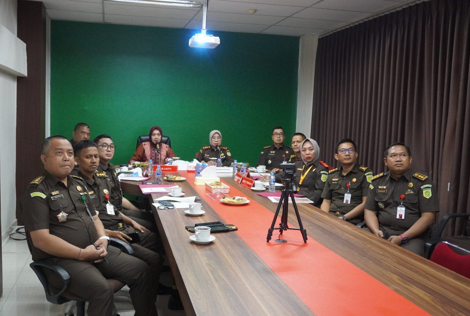 "Kejati Kalbar berhasil menghentikan empat perkara pidana dari Singkawang, Sintang, dan Sekadau melalui Restorative Justice"