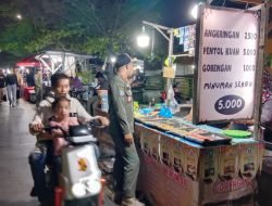 Satpol PP Pontianak Ancam Sanksi Tegas Pedagang di Waterfront yang Buang Sampah ke Sungai