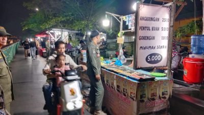Satpol PP Pontianak Ancam Sanksi Tegas Pedagang di Waterfront yang Buang Sampah ke Sungai