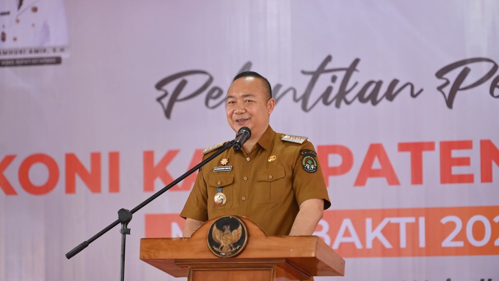 Bupati Ketapang, Alexander Wilyo, saat menegaskan komitmen Pemkab Ketapang dalam mengawal proses usulan pemekaran tiga DOB demi percepatan pembangunan yang merata, Senin (21/7/2025). Foto: HO/Faktakalbar.id