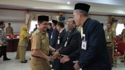 Wakil Wali Kota Pomtianak Bahasan memberi ucapan selamat kepada Dewan Pendidikan dan Kebudayaan Kota Pontianak. Foto: HO/Faktakalbar.id
