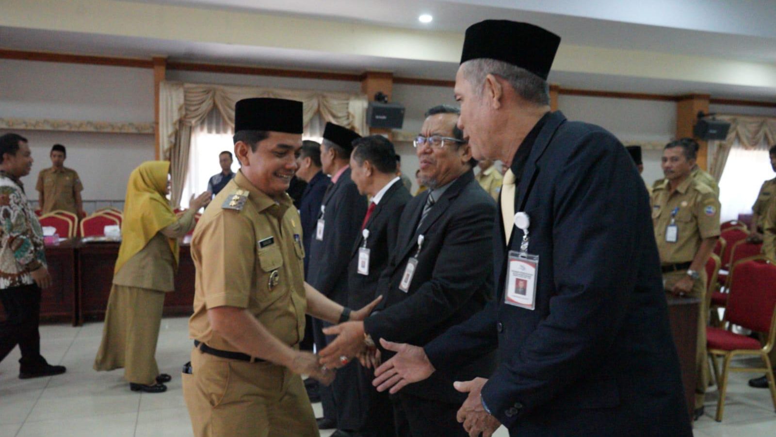 Wakil Wali Kota Pomtianak Bahasan memberi ucapan selamat kepada Dewan Pendidikan dan Kebudayaan Kota Pontianak. Foto: HO/Faktakalbar.id