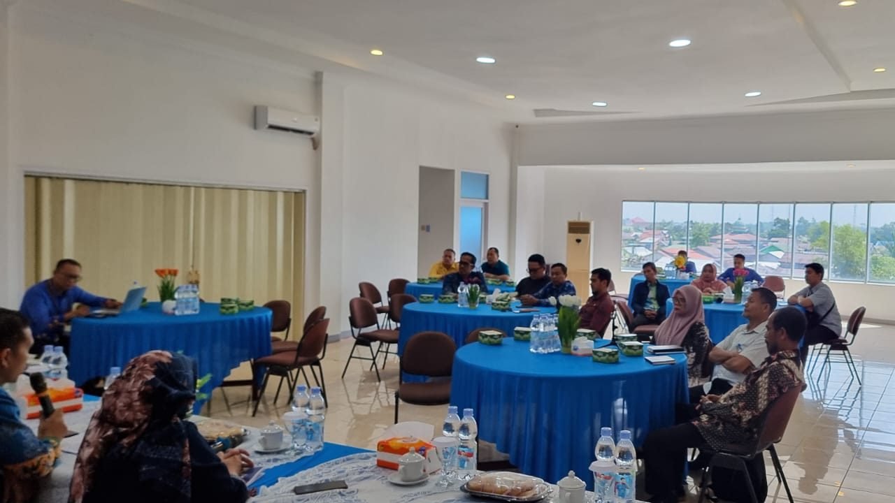 Suasana Sosialisasi Penggunaan Kartu Kredit Pemerintah Daerah (KKPD) di Aula Bank Kalbar Cabang Sambas yang dihadiri perwakilan OPD dari lingkungan Pemkab Sambas dan tim teknis Bank Kalbar, Kamis (24/7/2025). Foto: HO/Faktakalbar.id