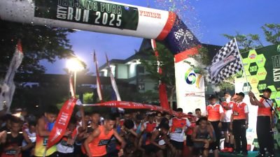 Pangdam XII/Tanjungpura, Mayjen TNI Jamallulael, S.Sos., M.Si., saat melepas ribuan peserta 'Tanjungpura City Run 2025' dalam rangka HUT ke-67 Kodam XII/Tpr di depan Makodam XII/Tpr, Minggu (27/7/2025). Foto: HO/Faktakalbar.id