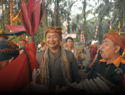 Bupati Ketapang Hadiri Tradisi Adat Bayar Niat Guling Bantan Puja