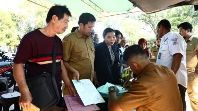 Warga antusias membayar pajak kendaraan di lokasi Pelayanan Pajak Daerah di kecamatan (Go Katan). Foto: HO/Faktakalbar.id