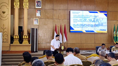 Perwakilan Bulog Singkawang menyampaikan target serapan jagung dalam rapat koordinasi Inpres Nomor 10 Tahun 2025 di Sambas. (Dok. Faktakalbar,id)