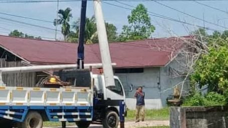 Peristiwa nahas menimpa dua teknisi PLN Mempawah yang tersengat listrik saat bertugas memperbaiki jaringan pada Kamis (7/7/2025). (Dok. Ist)