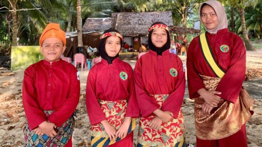 Empat atlet pencak silat Tamengsari asal Sambas yang akan bertanding di O2SN Provinsi Kalbar 2025. (Dok. DNS/Faktakalbar.id)