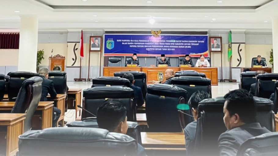 Wakil Bupati Sintang dan jajaran menghadiri Rapat Paripurna DPRD terkait pembahasan RPJMD 2025–2029. (Dok. Instagram/@prokopimsintang)