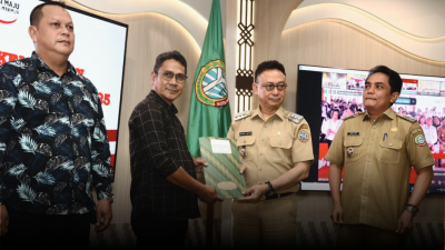 Wali Kota Pontianak Edi Rusdi Kamtono menyaksikan peluncuran Kopdes Merah Putih secara daring di Aula SSA. (Dok. HO/Faktakalbar.id)