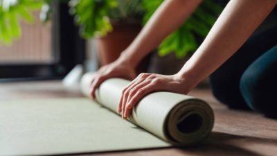 Ilustrasi - Pilates bisa picu saraf kejepit jika dilakukan di luar batas kemampuan tubuh. (Dok. getty images)