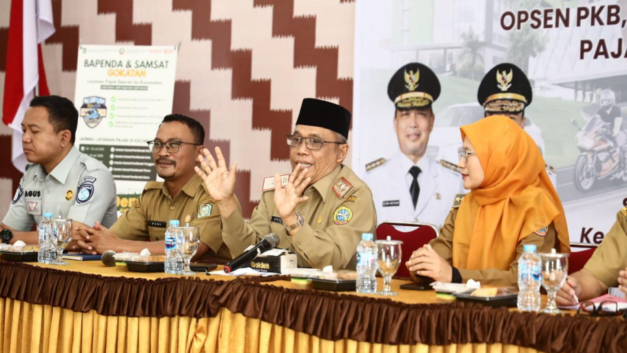 Sekretaris Daerah Kota Pontianak, Amirullah, meresmikan program Layanan Pajak Daerah Go Kecamatan (Go Katan) sebagai upaya mendekatkan layanan pajak kepada masyarakat. (Dok. HO/Faktakalbar.id)