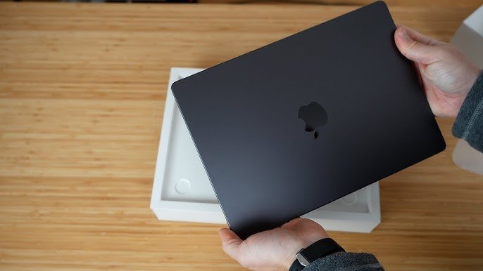 Ilustrasi - MacBook baru yang dikabarkan akan lebih murah dan ringan dibanding MacBook Air. (Dok. Ist)