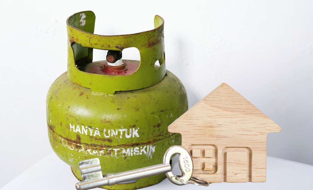 Ilustrasi-Tabung gas LPG dan rumah, menggambarkan rencana Kopdes Merah Putih sebagai penyalur energi dan produk BUMN ke desa. (Dok. Ilustrasi/Faktakalbar.id)